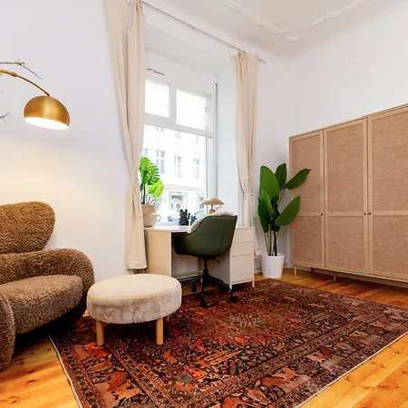 & Friends דירה *